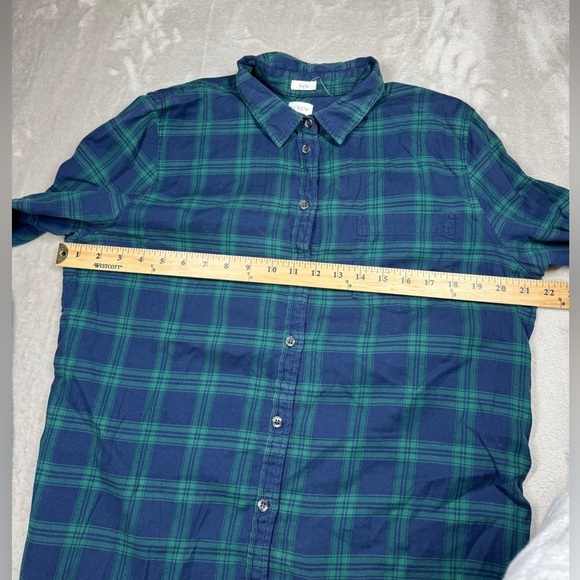 J.Crew Factory Women’s Lightweight Flannel Boy Fit Green Blue Plaid Button Top L - Picture 6 of 13